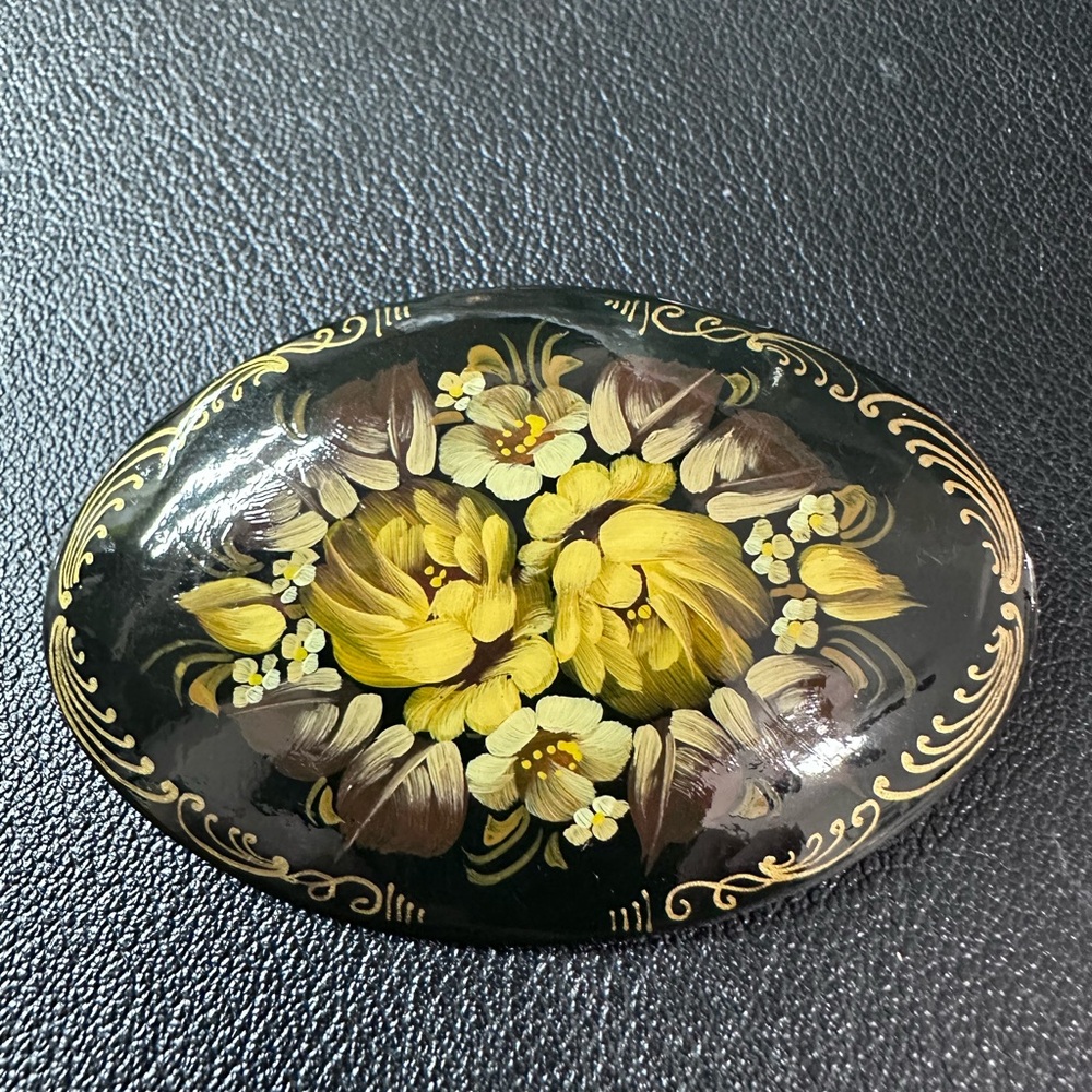 286- Vintage Black Oval Signed Russian Brooch Gold and Yellow Script